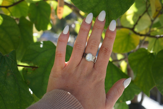 Mother of Pearl Ring (size 6)